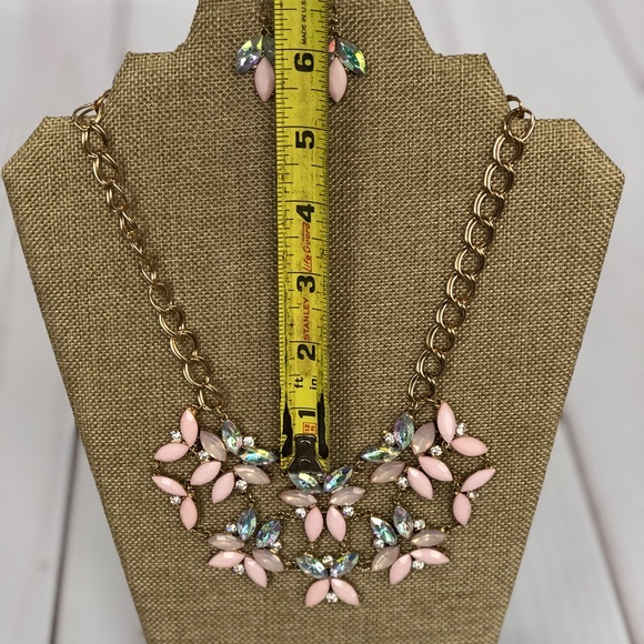 NWT Necklace and Earing Set - Picture 5 of 5